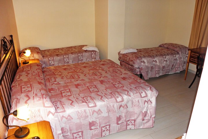 Room 11 of 32