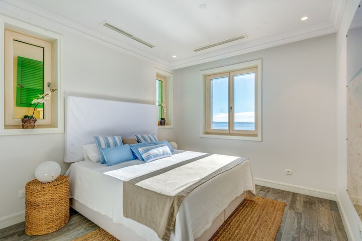 Room 2 of 22