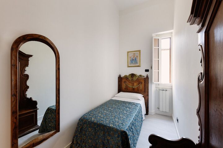 Room 25 of 81
