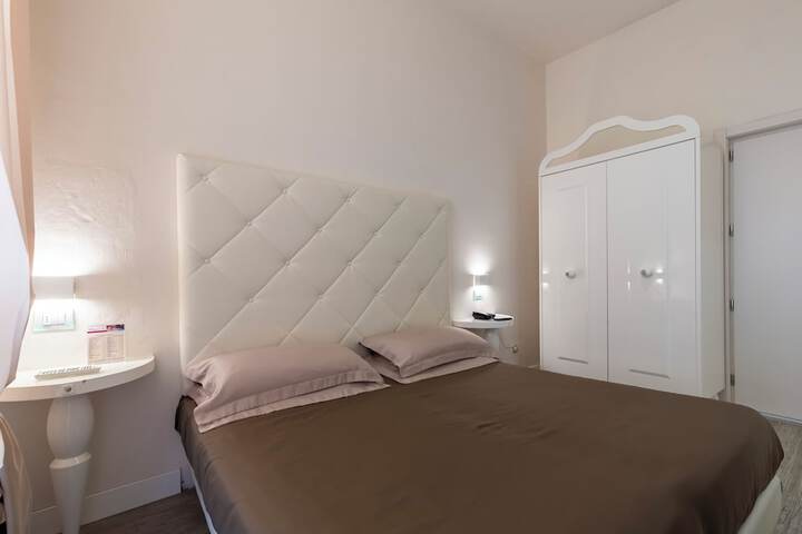 Room 70 of 208