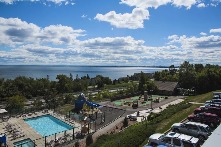 Edgewater Hotel & Waterpark in Duluth, MN