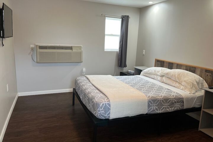 Room 11 of 24