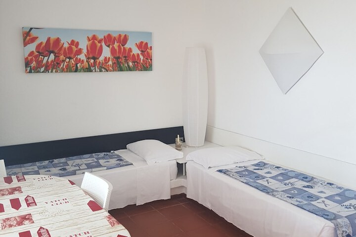 Room 10 of 26