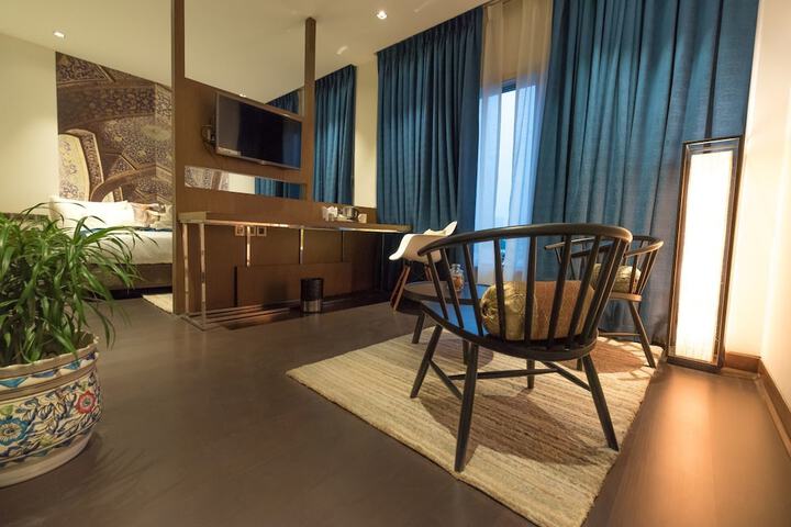 Room 3 of 52