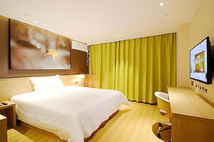 Room 18 of 40