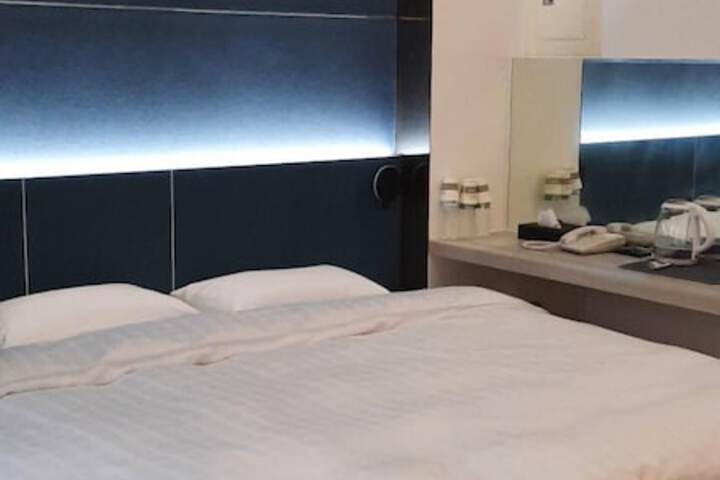 Room 21 of 31