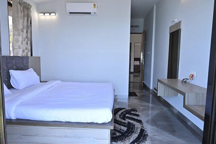 Room 2 of 15