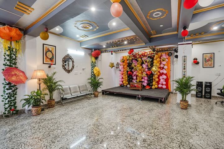 Ballroom/Hall 26 of 28