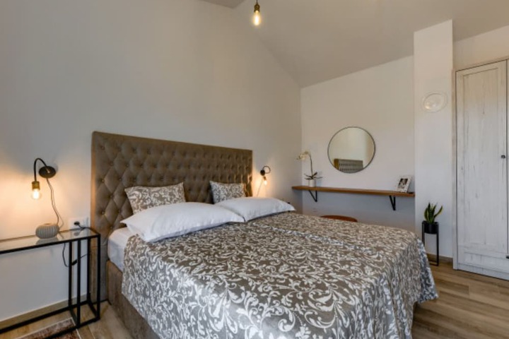 Room 4 of 30