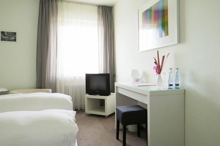 Room 12 of 40