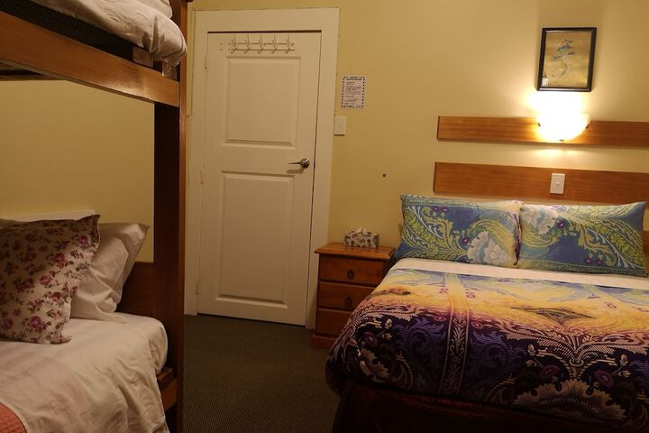 Room 6 of 37