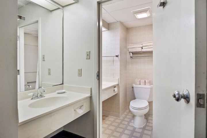 Room 8 of 21