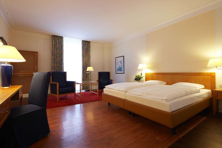 Room 10 of 86