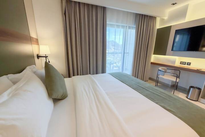 Room 6 of 13