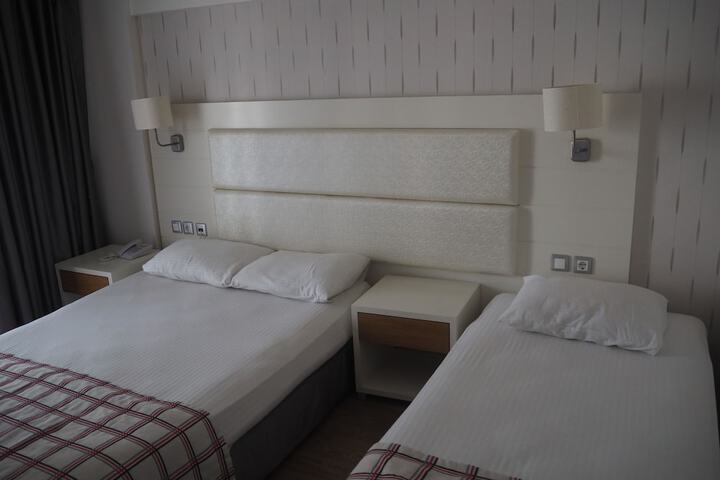 Room 12 of 68