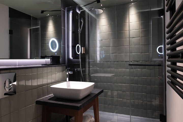 Room 47 of 62
