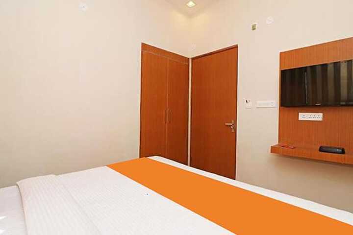 Room 15 of 18