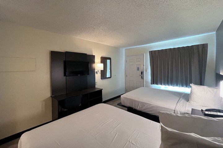 Room 10 of 26
