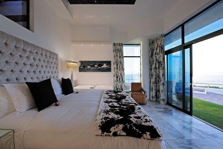 Room 9 of 63