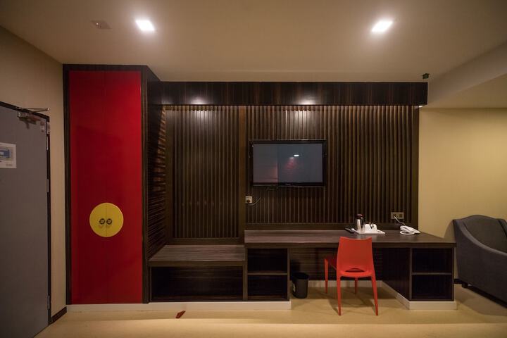 Room 11 of 36
