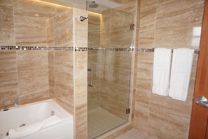 Room 30 of 85