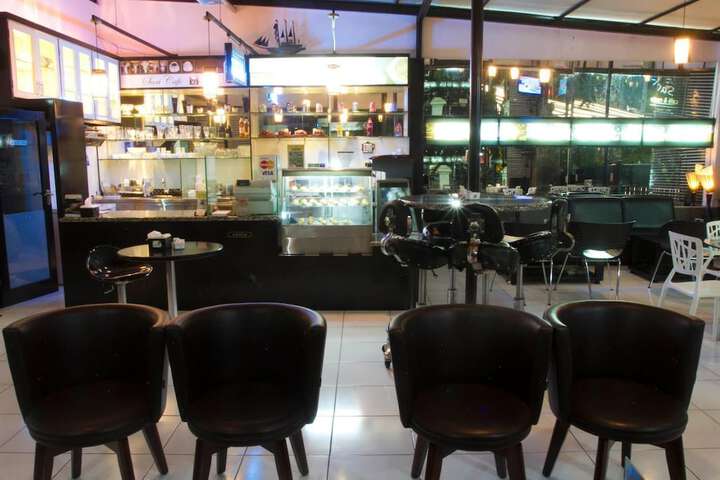 Lounge 17 of 21