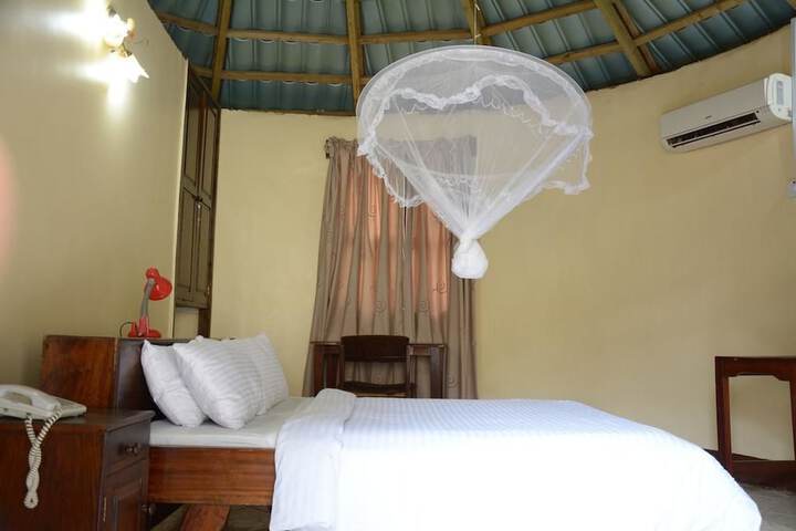 Room 4 of 7