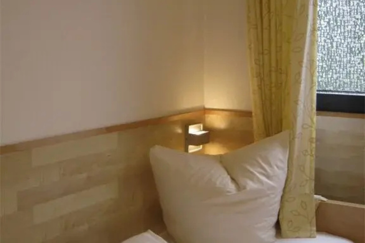 Room 2 of 3