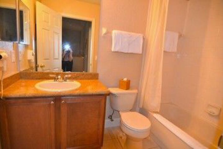 Room 4 of 25