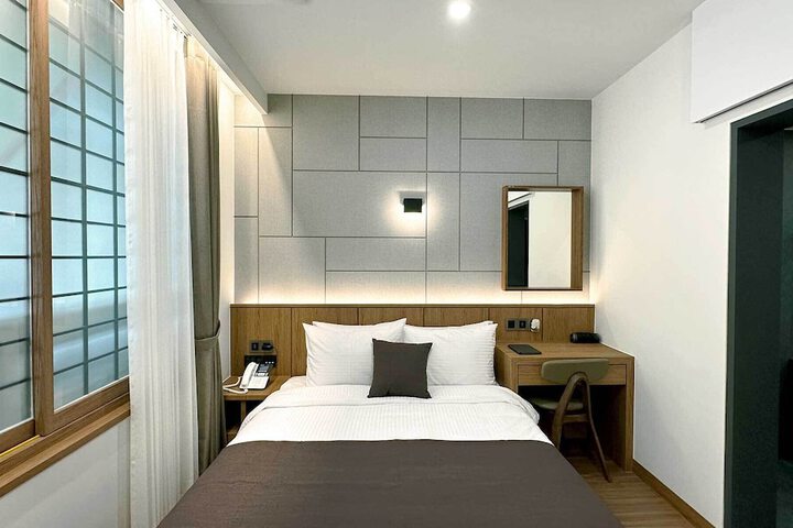 Room 11 of 42