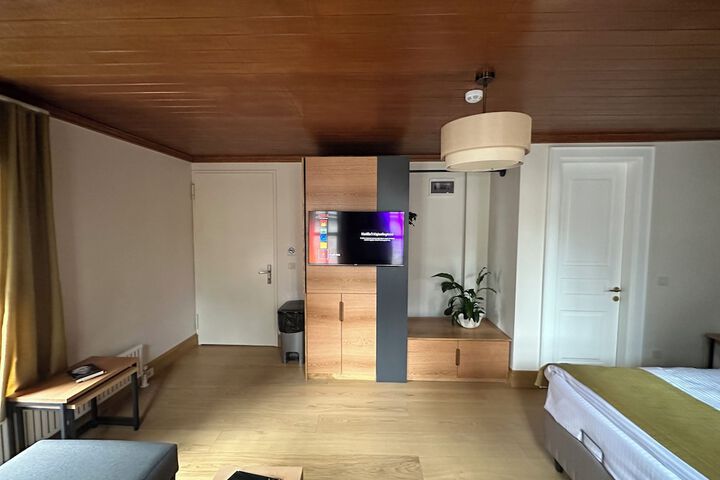 Room 12 of 15