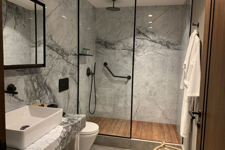 Room 44 of 128