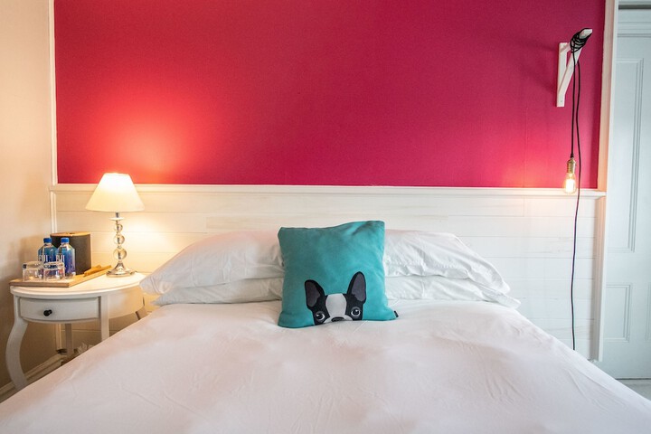 1 Queen Bed (9 of 11)