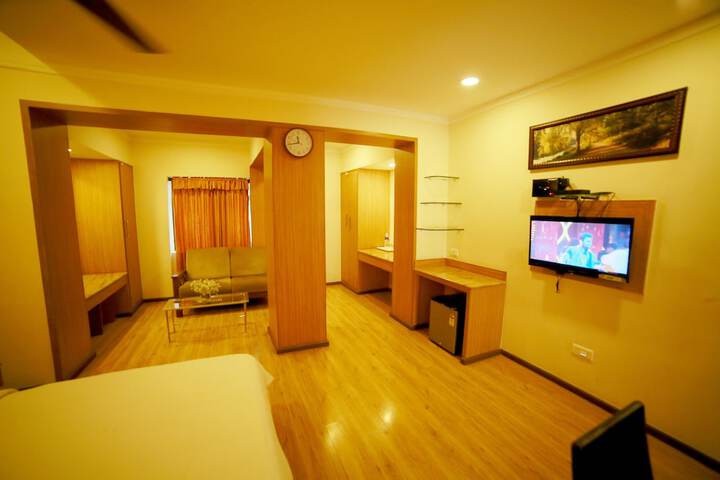 Room 9 of 28