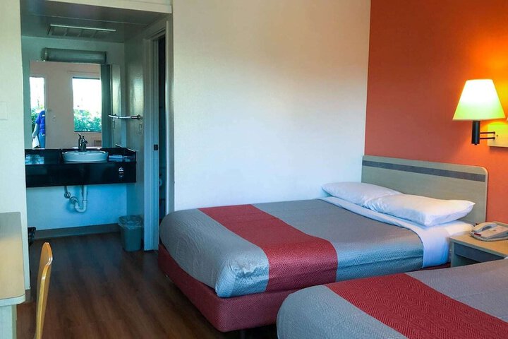 Room 16 of 33