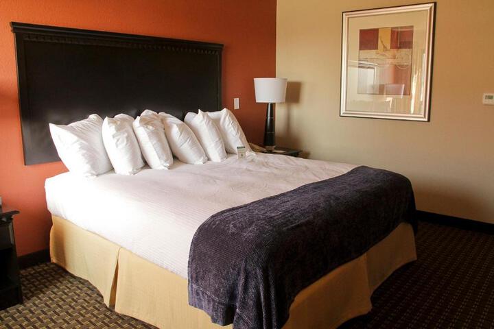 Business 2 Queen Beds (4 of 8)