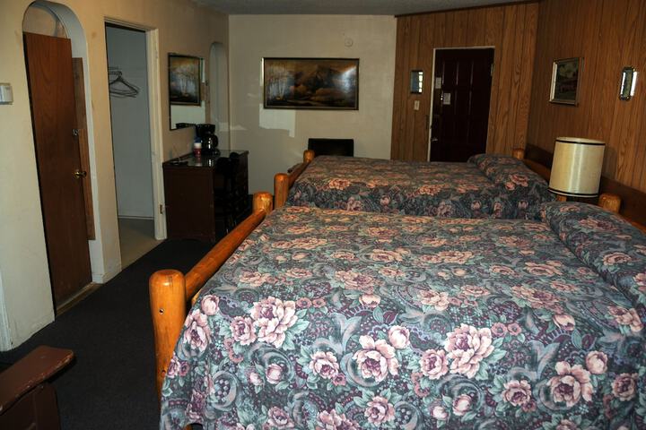 Room 6 of 44