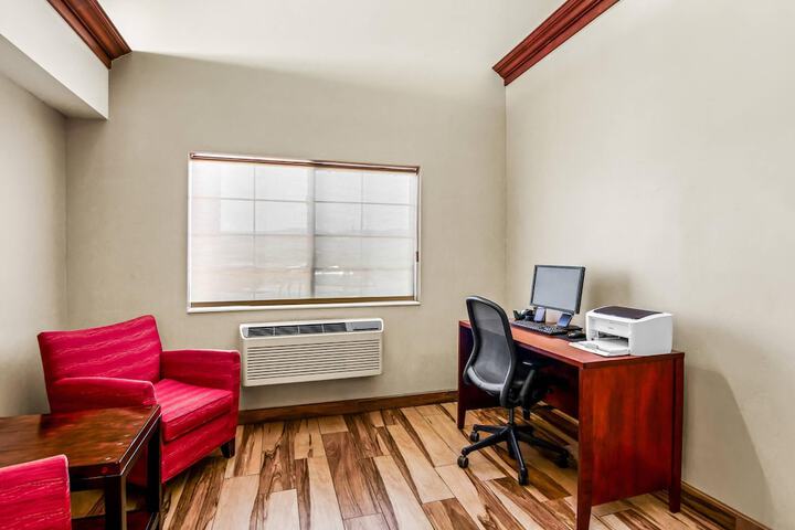 Business Center 29 of 32