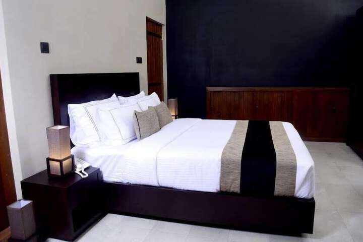 Room 12 of 39