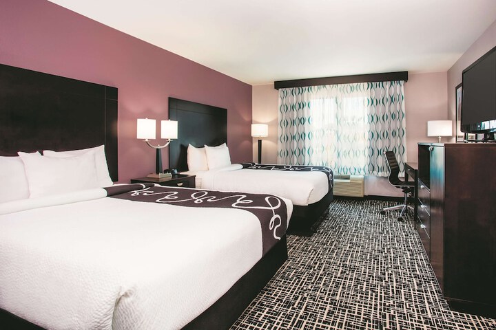 2 Queen Bed Mobility Hearing Impaired Accessible Room (1 of 7)