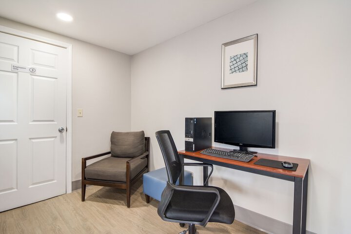 Business Center 18 of 22