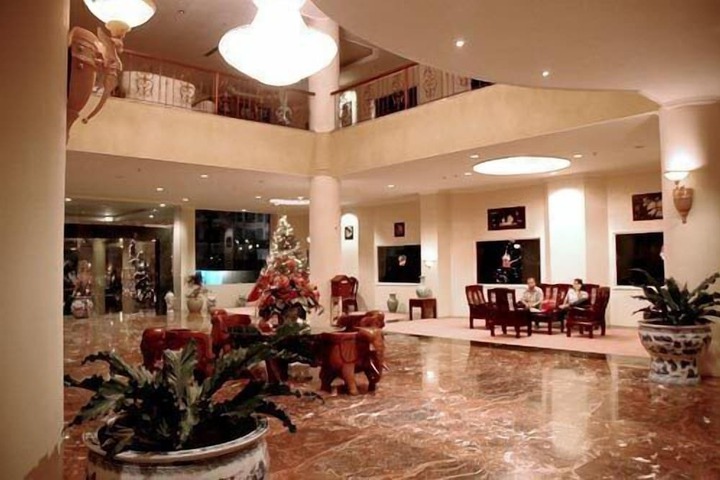 Entrance & Lobby