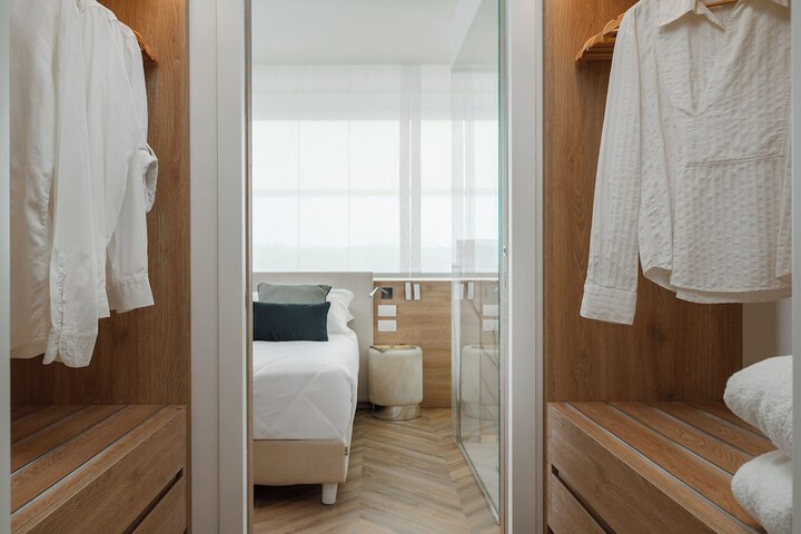 Room 39 of 180