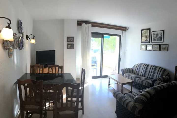 Room 5 of 12