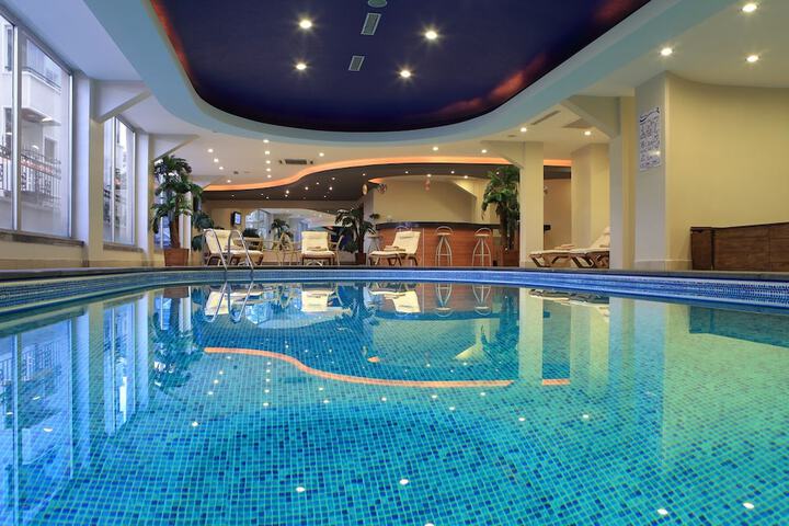 Pool 20 of 37
