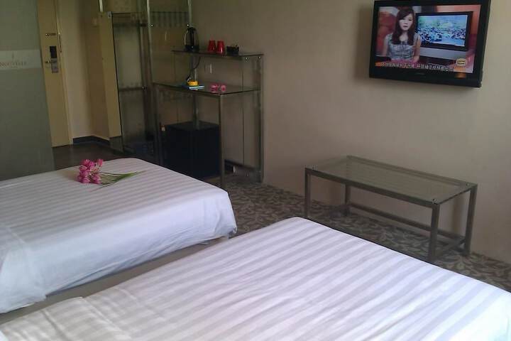 Room 6 of 20