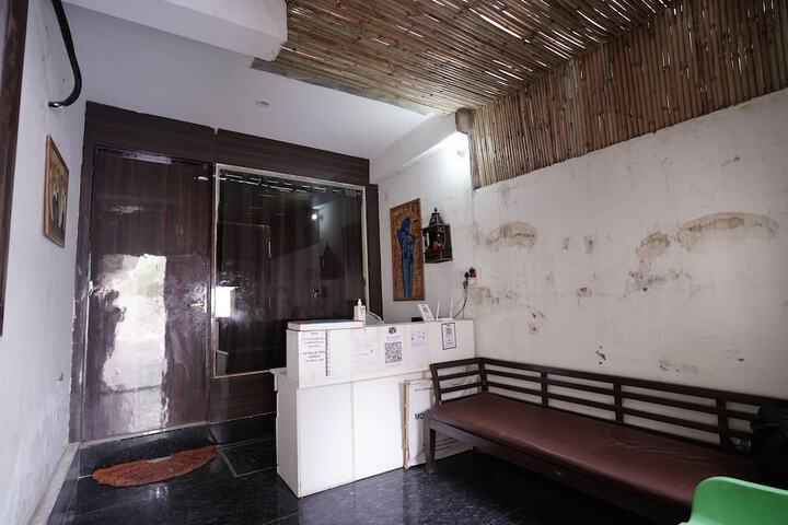 Room 6 of 11
