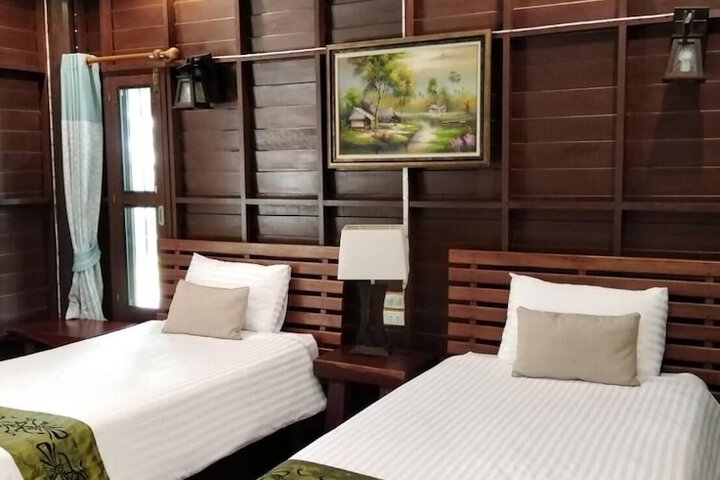 Room 8 of 38