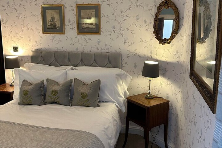 Room 9 of 14