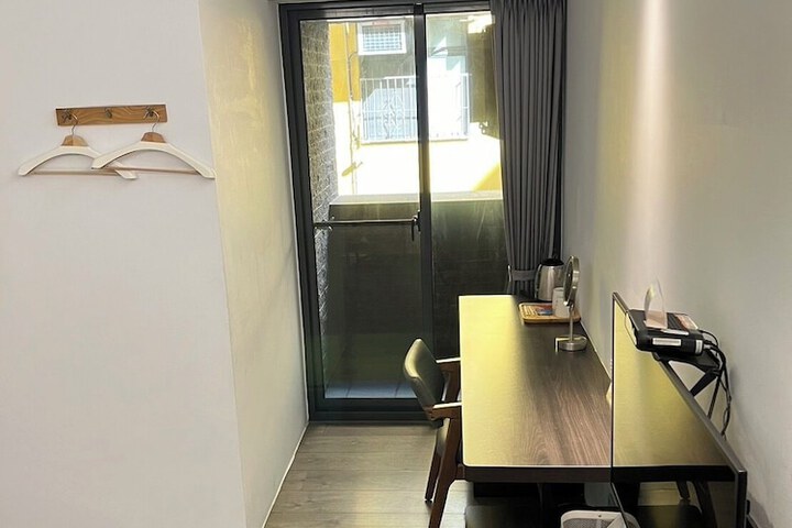 Room 16 of 94